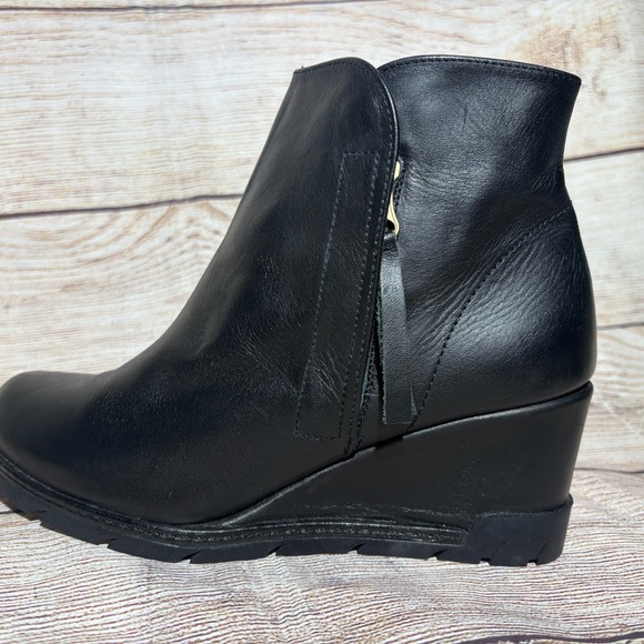 Eric Michael Women’s Sz 36/6 Black Leather Wedge Ankle Boots - Picture 1 of 12